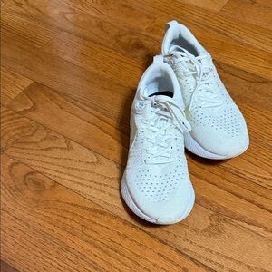 Nike React infinity fly knit athletic shoe